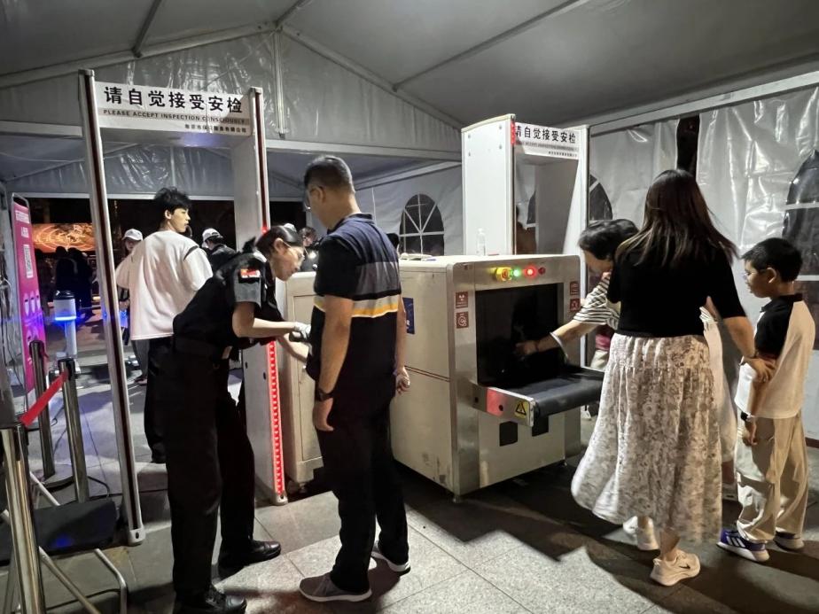 C:/Users/BA/Desktop/“安保鐵軍、硬核保障”2024系列報(bào)道四十三——月滿中秋，南京市保安服務(wù)有限公司圓滿護(hù)航“2024 南京森林音樂會(huì)”/4.jpg4