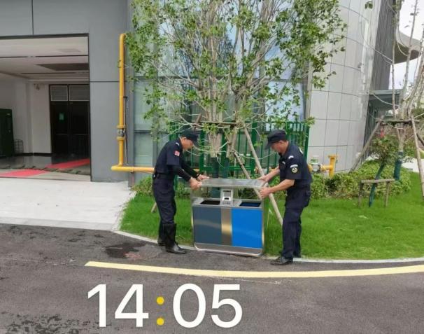 C:/Users/BA/Desktop/風(fēng)雨過后南京保安迅速行動(dòng)，恢復(fù)安“寧”面貌/4.jpg4